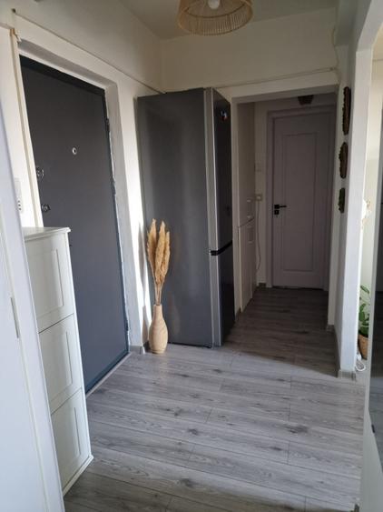 Apartament cu 2 camere decomandat în Calea București