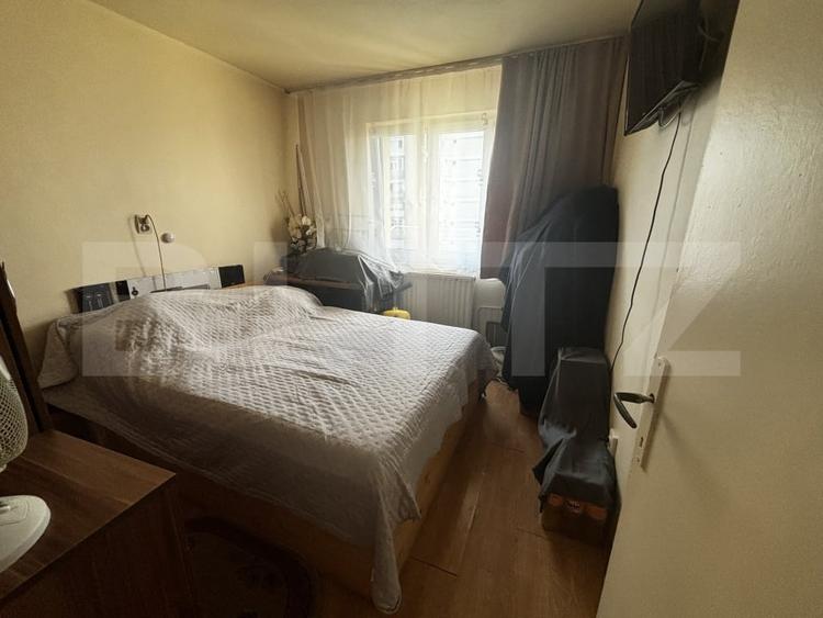 Apartament cu 3 camere semidecomandat, mobilat în Micro 14