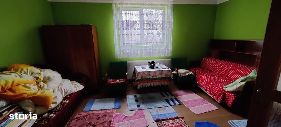 Casă cu 5 camere cu Teren 2000 Mp în Central