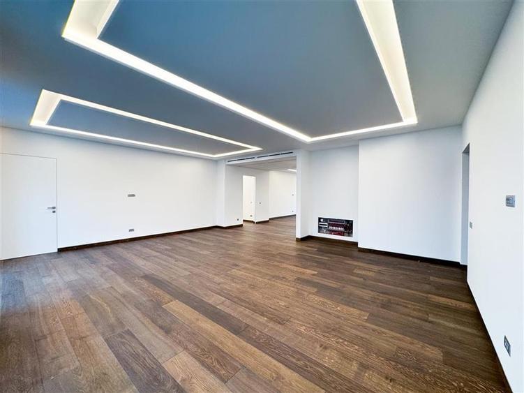 Apartament cu 5 camere decomandat, mobilat în Kiseleff