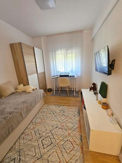 Apartament cu 4 camere decomandat în George Enescu