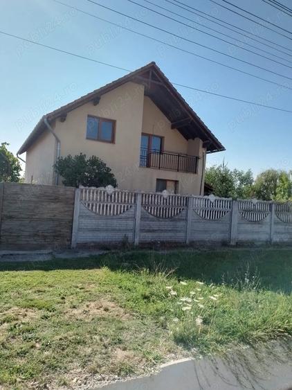 Casă cu Teren 1900 Mp în Măureni