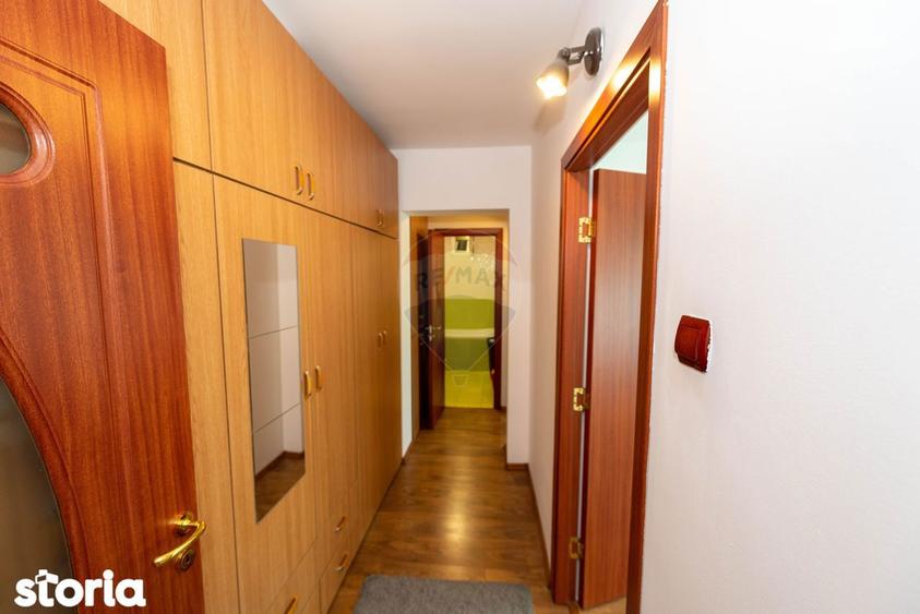 Apartament cu 3 camere semidecomandat, mobilat în Titan