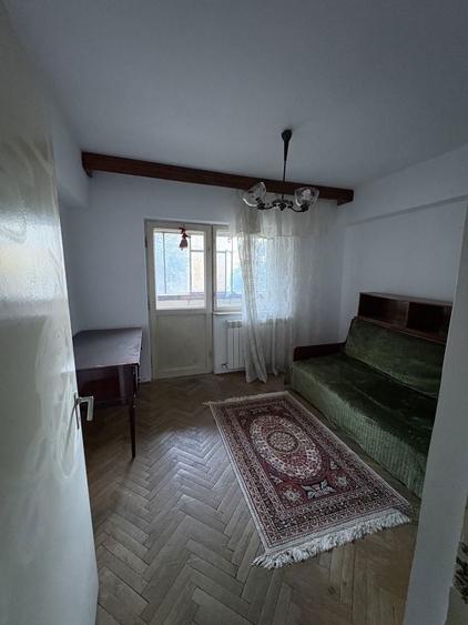 Apartament cu 3 camere decomandat în Lacu