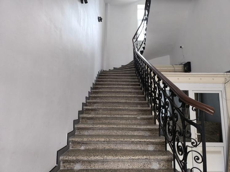 Birou, de 18 mp, în Miga
