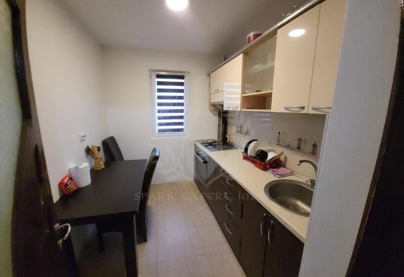 Apartament cu 3 camere decomandat, mobilat în Republicii