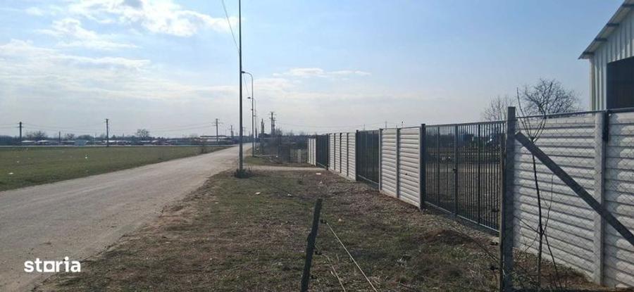 Teren de 8100 mp, în Central
