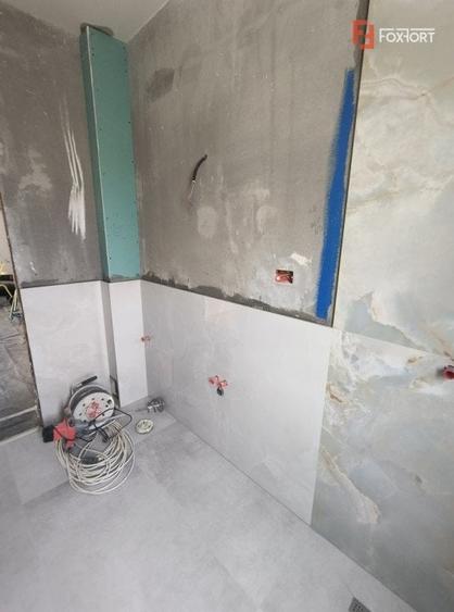 Apartament cu 3 camere decomandat în Plopi