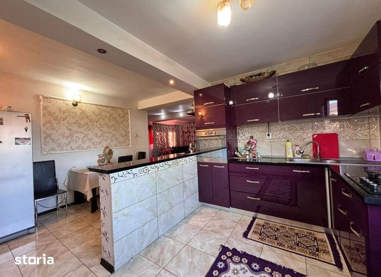 Casă cu 6 camere cu Teren 350 Mp în Cug