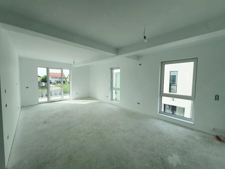 Apartament cu 3 camere decomandat în Dumbrăvița