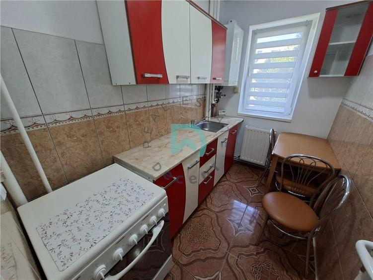 Apartament cu 2 camere semidecomandat în Florilor