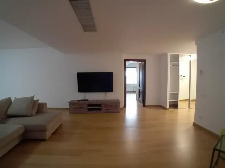 Apartament cu 3 camere semidecomandat, mobilat în Clucerului