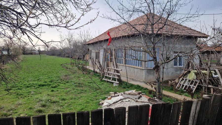 Casă cu 3 camere cu Teren 2185 Mp în Stoicănești