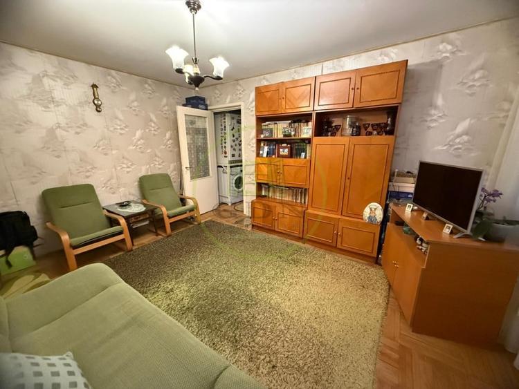 Apartament cu 2 camere semidecomandat, mobilat în Craiovița Nouă