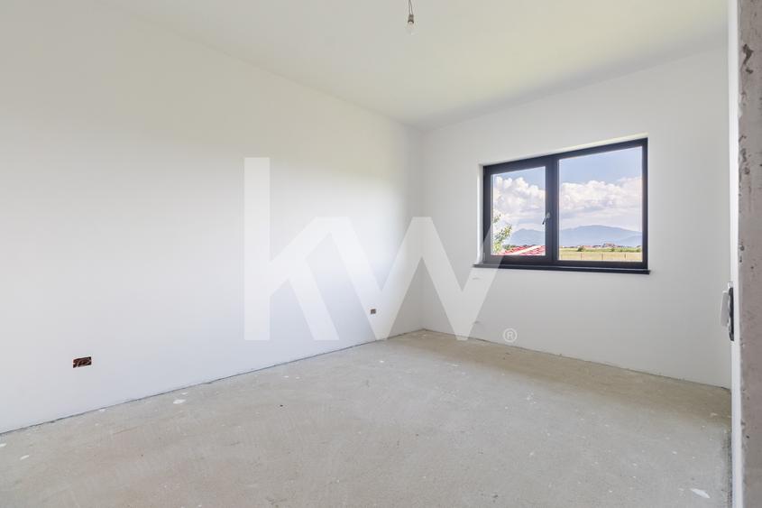 Casă individuală cu 4 camere cu Teren 475 Mp în Sânpetru
