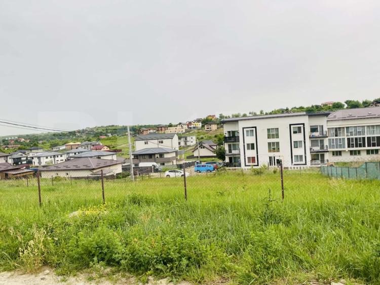 Teren Construcții intravilan de 896 mp, în Bucium