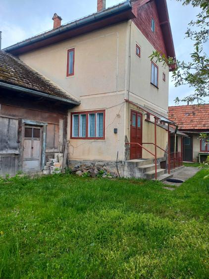 Casă cu 4 camere în Central