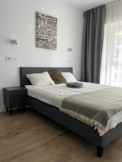 Apartament cu 3 camere decomandat, mobilat în Barbu Văcărescu