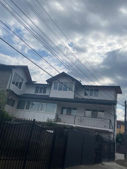 Casă cu 4 camere în Mihai Bravu