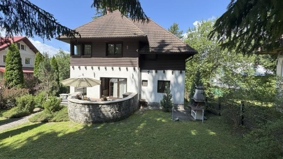 Casă individuală cu 5 camere cu Teren 500 Mp în Eroilor