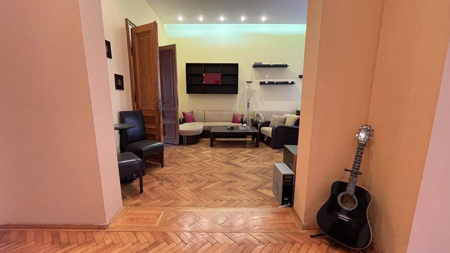 Apartament cu 4 camere decomandat, mobilat în Neptun
