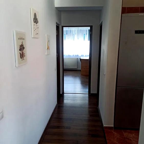Apartament cu 3 camere decomandat, mobilat în Florești