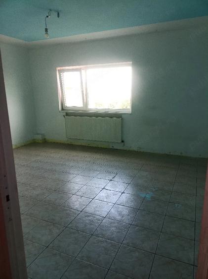 Apartament cu 3 camere decomandat în Berceni