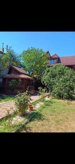Casă cu 9 camere cu Teren 640 Mp în Agigea