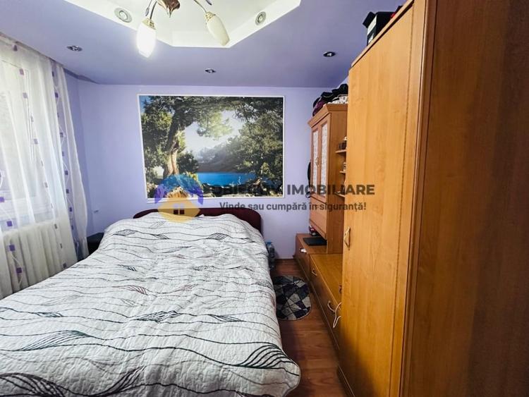 Apartament cu 3 camere semidecomandat, mobilat în Dărmănești