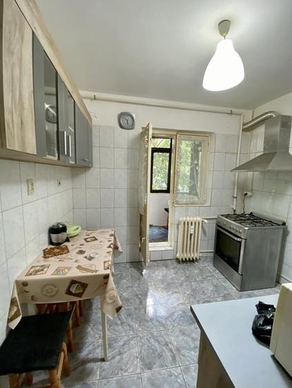 Apartament cu 3 camere decomandat în Militari