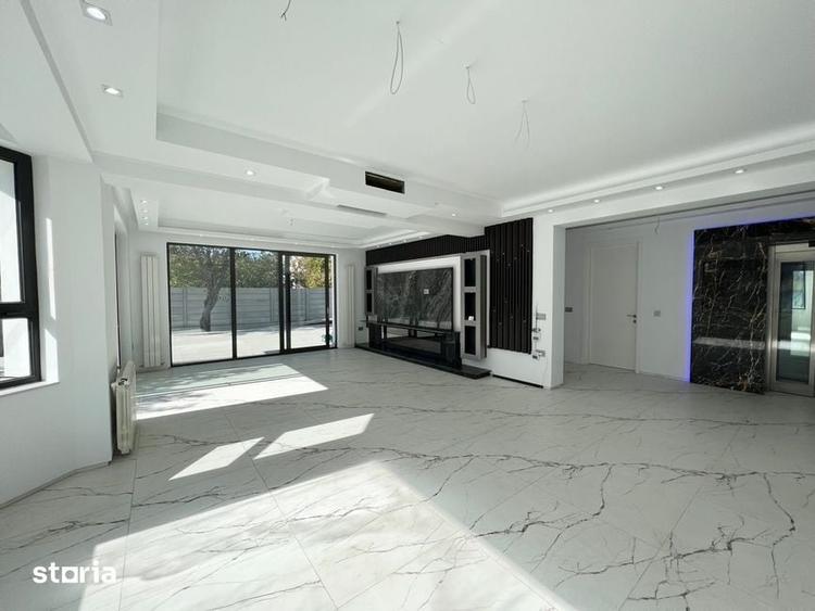 Casă cu 8 camere cu Teren 1030 Mp în Ciolpani