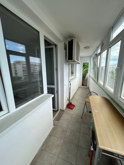 Apartament cu 3 camere semidecomandat în Crângași
