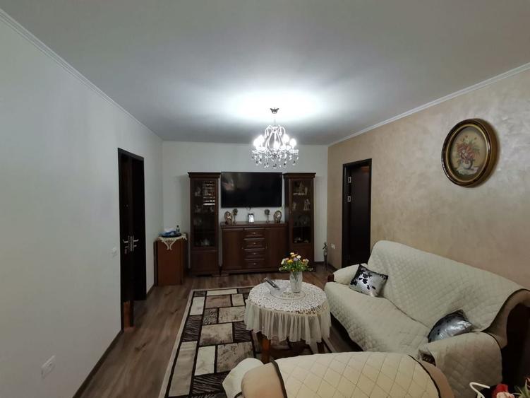 3 camere de inchiriat Tomis II - 2