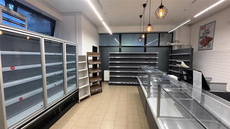Spațiu comercial, de 40 mp, în Nicolina