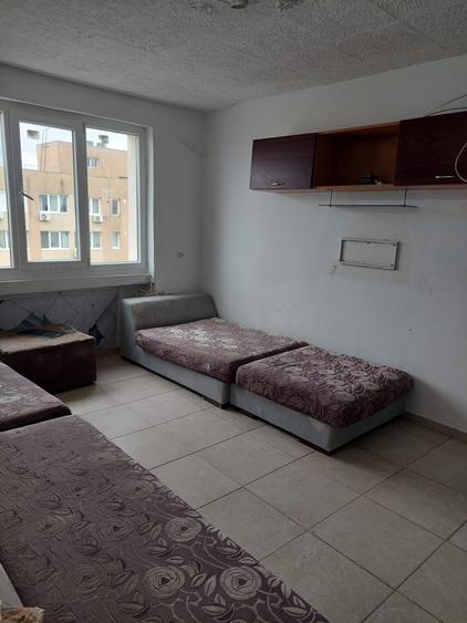 Apartament cu 4 camere semidecomandat în Drumul Taberei