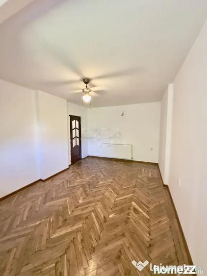 Apartament cu 3 camere decomandat în Capitale