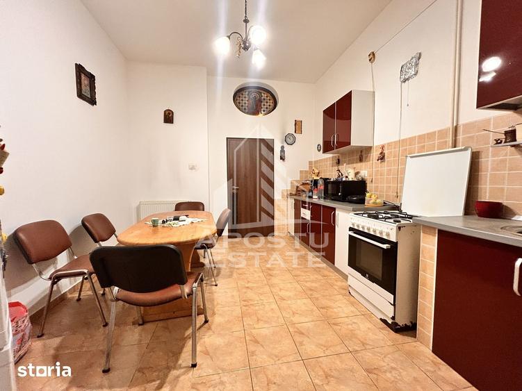 Apartament cu 4 camere în P-ța Maria