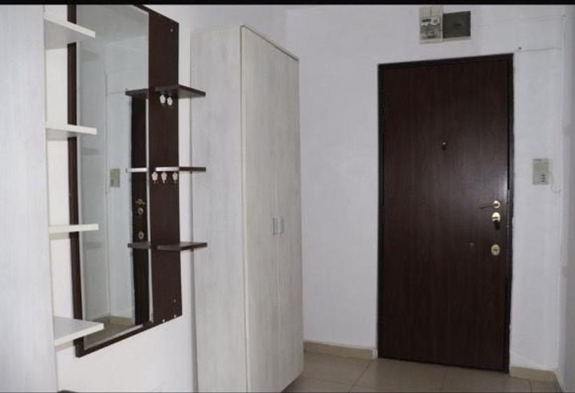 Apartament cu 3 camere semidecomandat, mobilat în Drumul Taberei