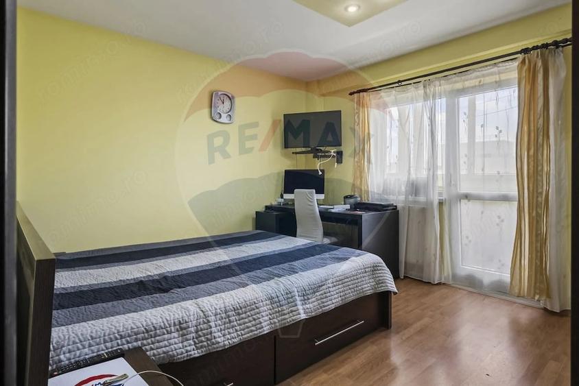 Apartament cu 4 camere decomandat în Sebastian