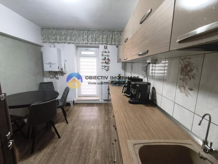 Apartament cu 3 camere decomandat, mobilat în Mărăței