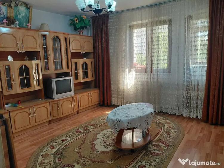 Apartament cu 2 camere decomandat în Micro 19