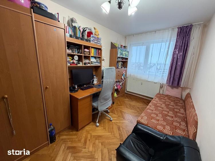 Apartament cu 4 camere în Aurel Vlaicu