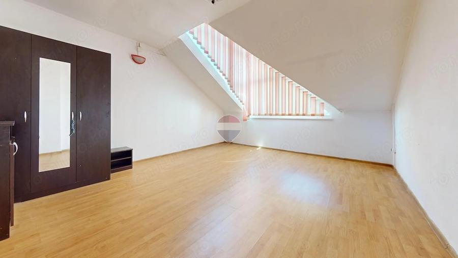 Apartament cu 3 camere semidecomandat în Florilor