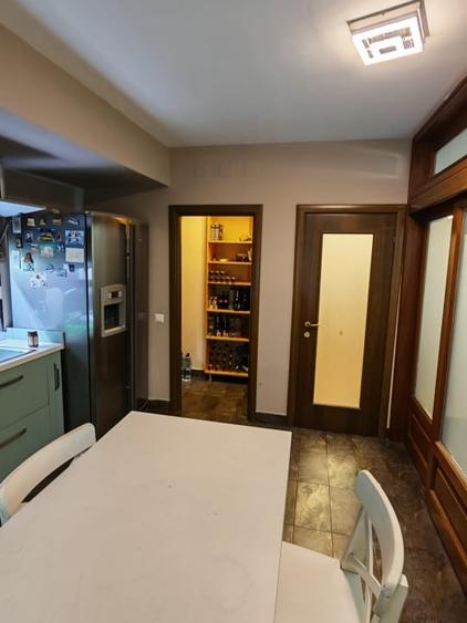 Apartament cu 4 camere decomandat, mobilat în Unirii