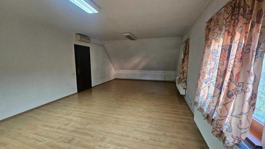 Casă cu 4 camere cu Teren 300 Mp în Central