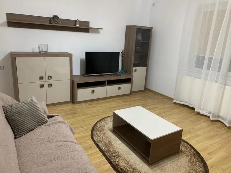 Casă individuală cu 5 camere cu Canalizare în Lazu