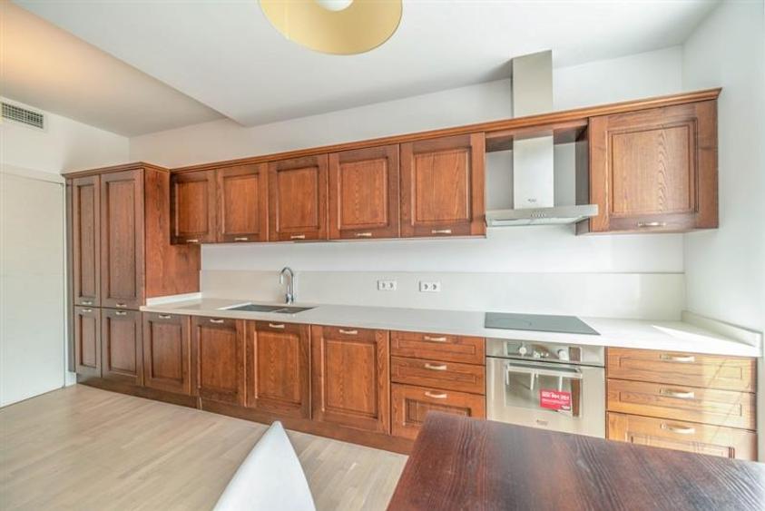 Apartament cu 4 camere semidecomandat în Aviatorilor