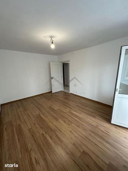 Apartament cu 4 camere decomandat în Dacia