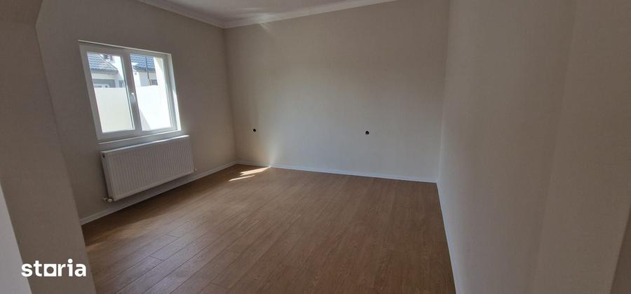Casă cu 4 camere cu Teren 280 Mp în Lumina