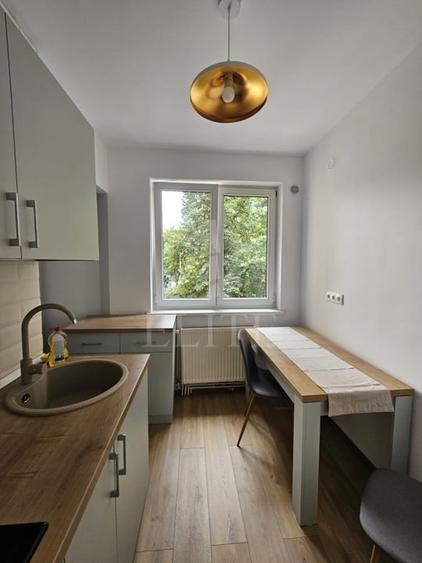 Apartament cu 2 camere decomandat, mobilat în Central